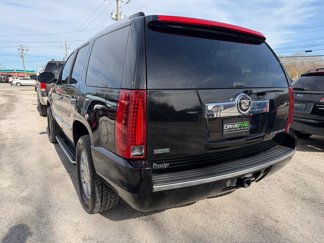 Used 2010 Cadillac Escalade 2WD image 3
