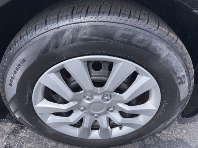 Used 2010 Toyota Camry LE FWD image 24