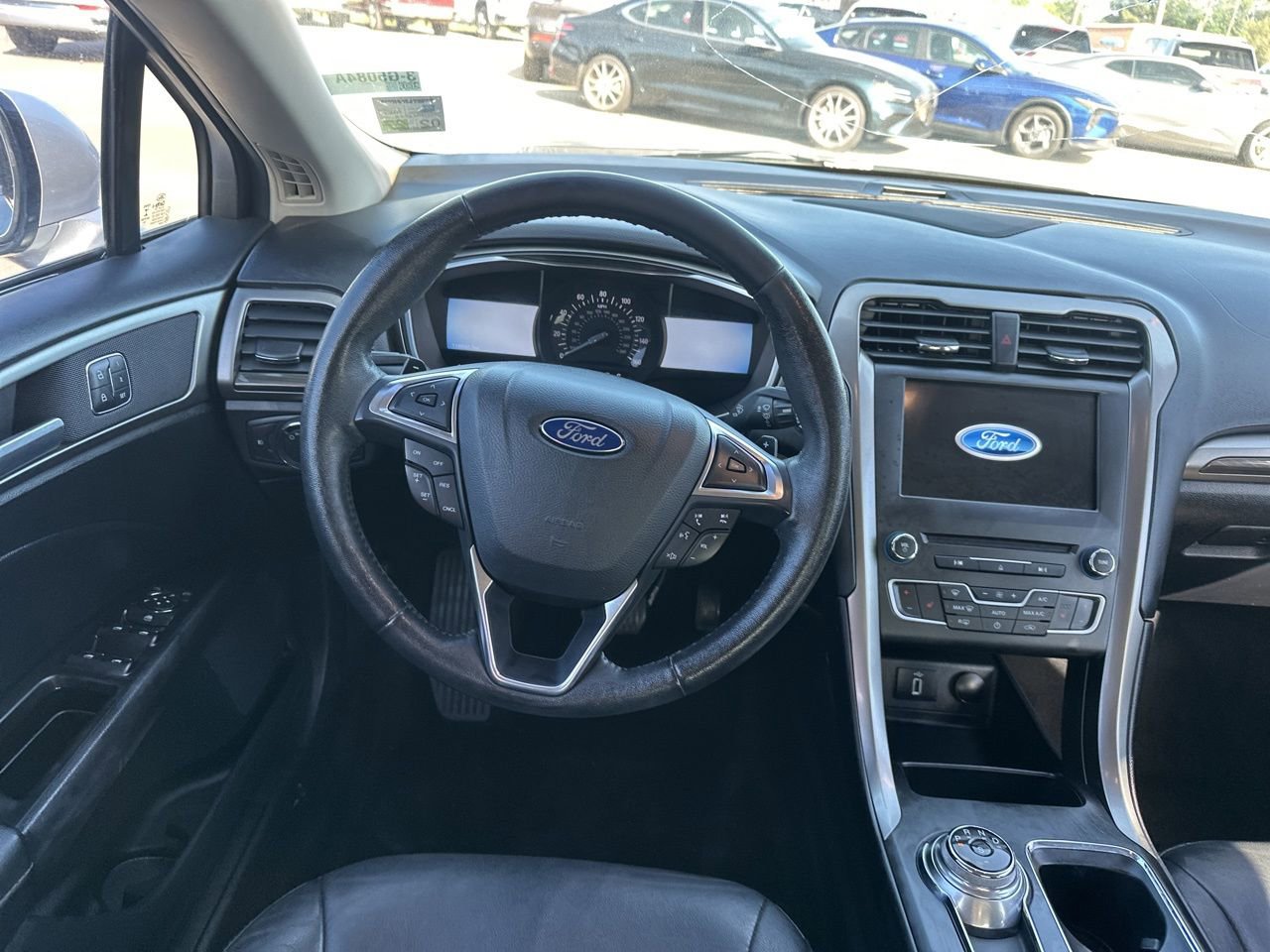 Used 2017 Ford Fusion SE w/ Fusion SE Technology Package image 10