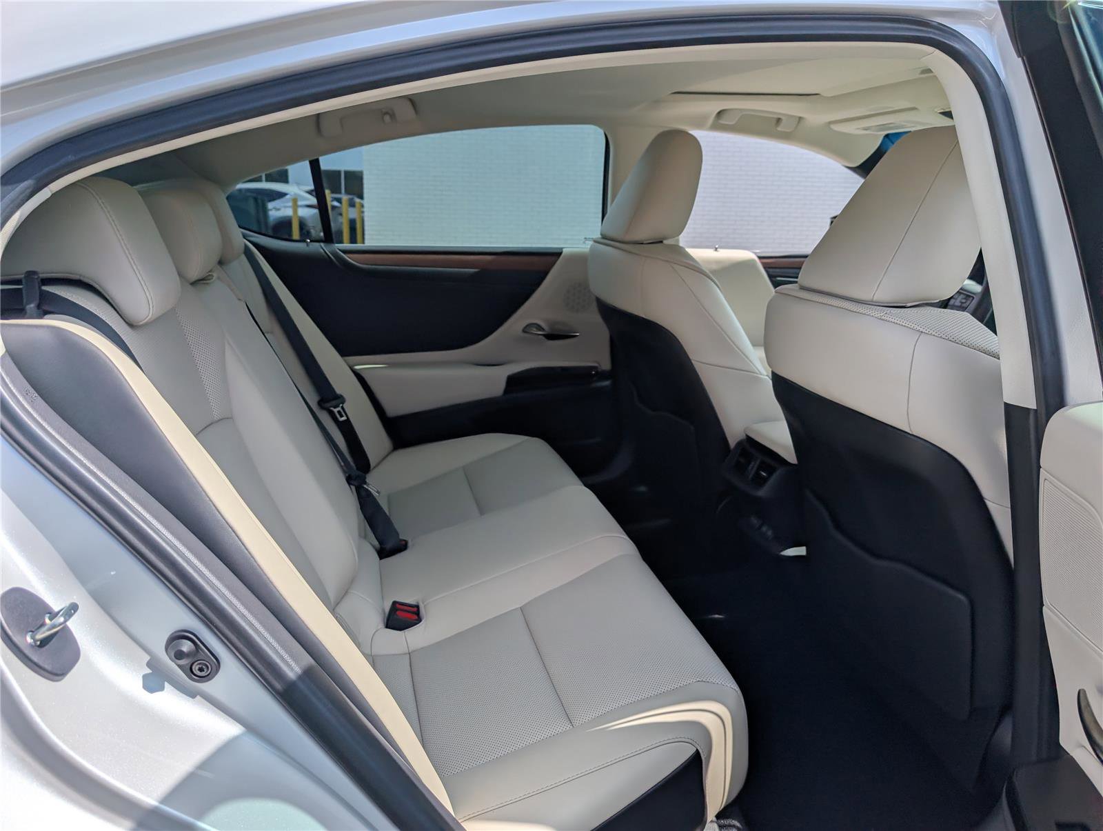 Used 2025 Lexus ES 350 w/ Premium Package image 12