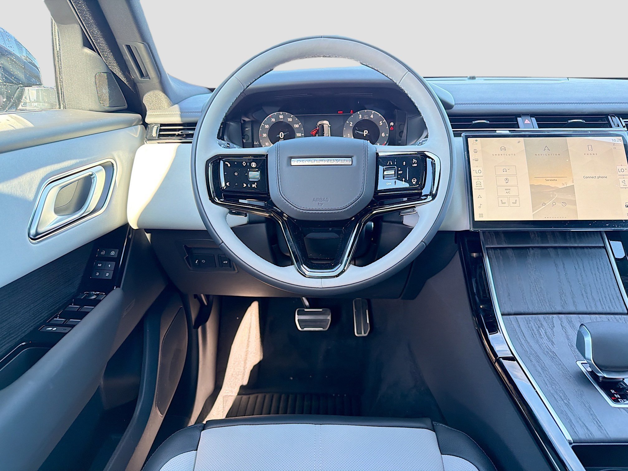 New 2026 Land Rover Range Rover Velar Dynamic SE image 17