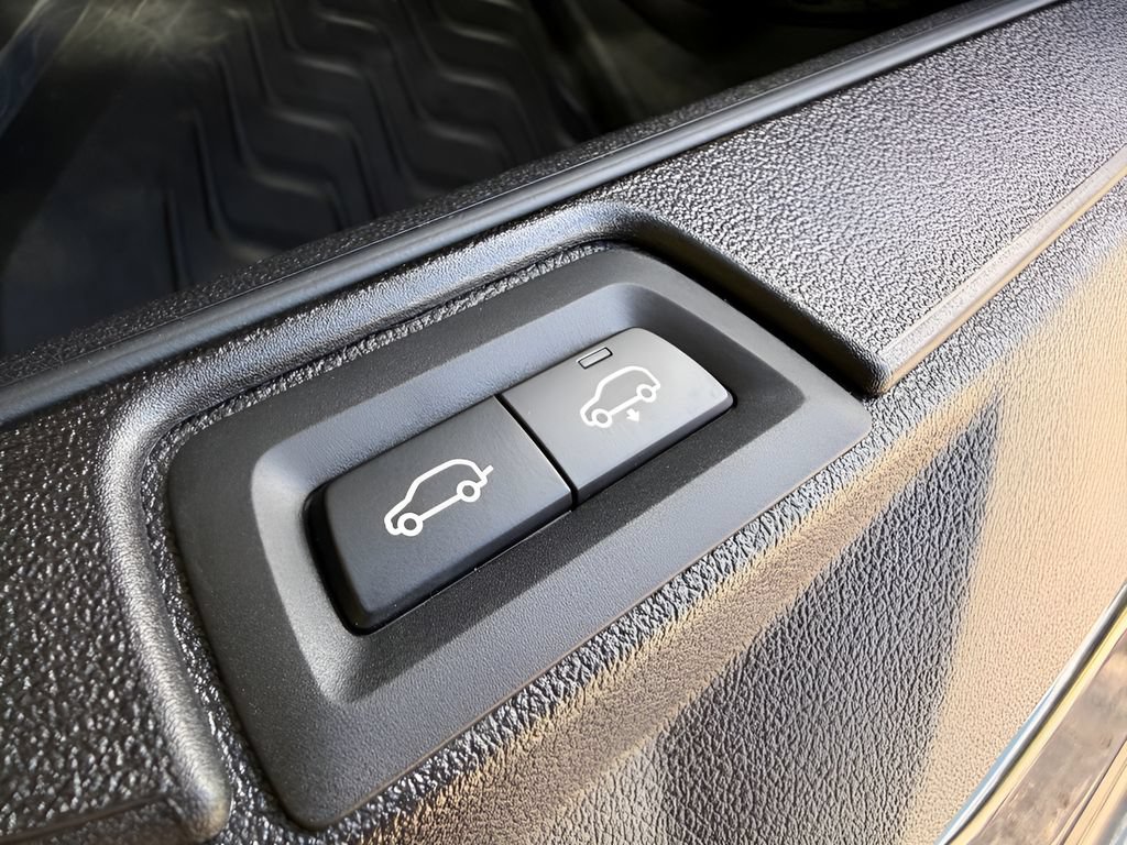 Used 2023 BMW X7 xDrive40i w/ Premium Package AWD/4WD image 9