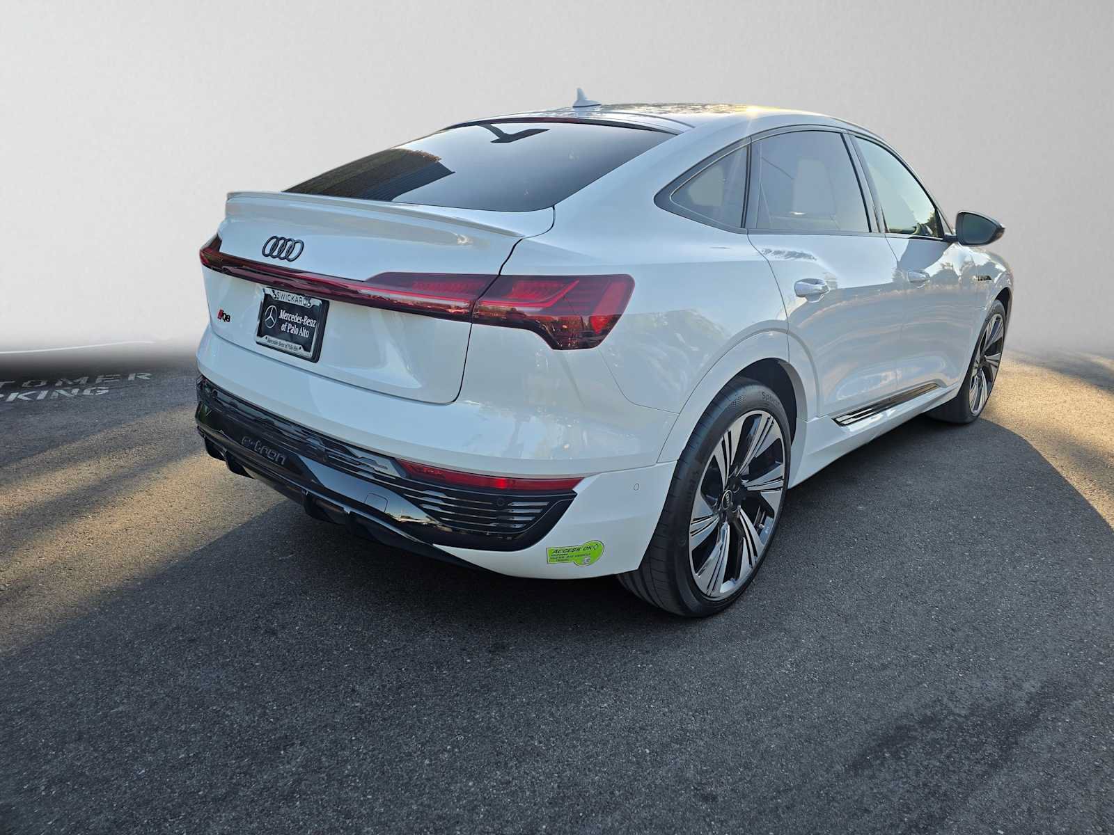 Used 2024 Audi Q8 e-tron Prestige w/ Prestige Package AWD/4WD image 3