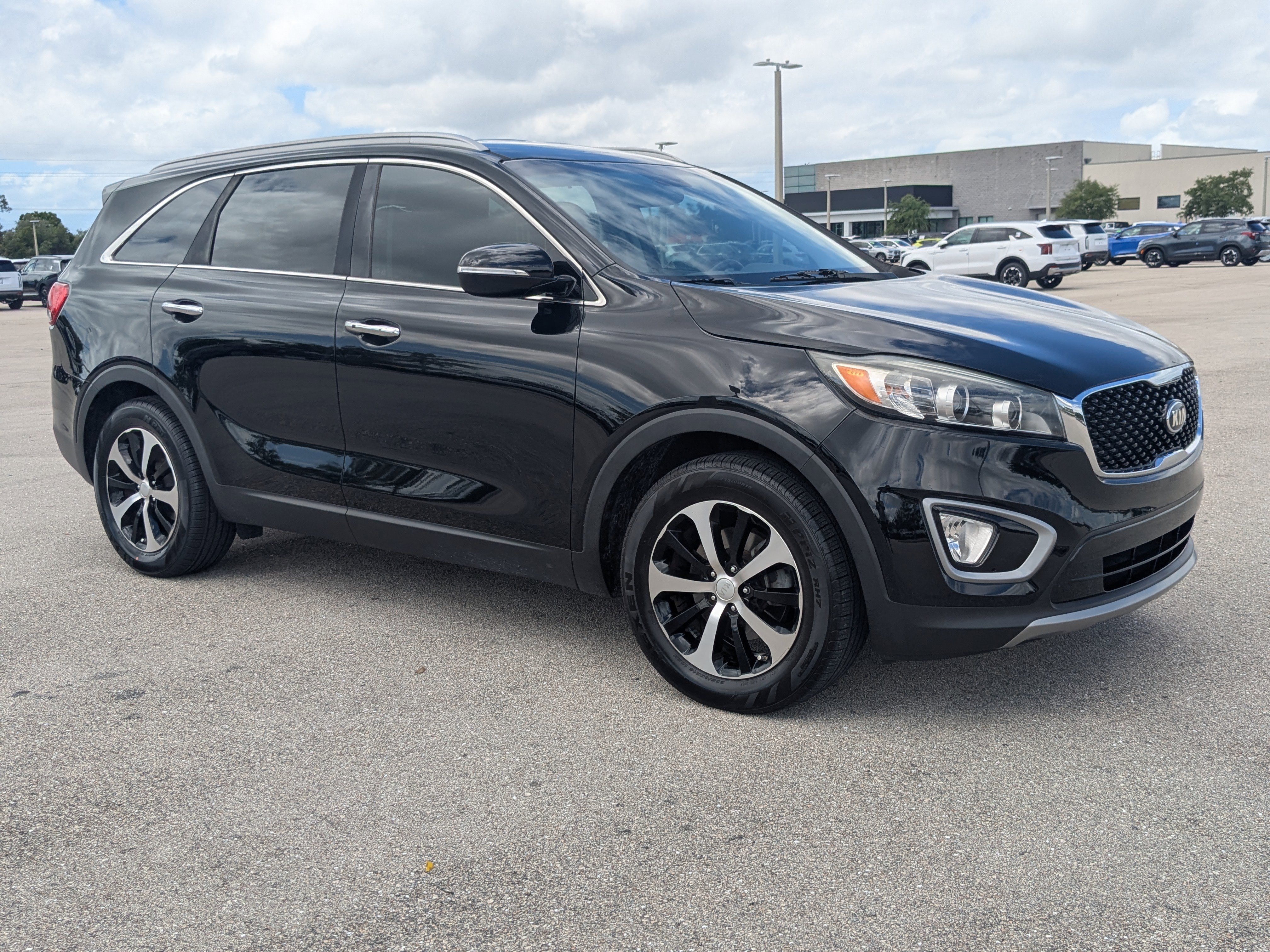 Used 2018 Kia Sorento EX image 2