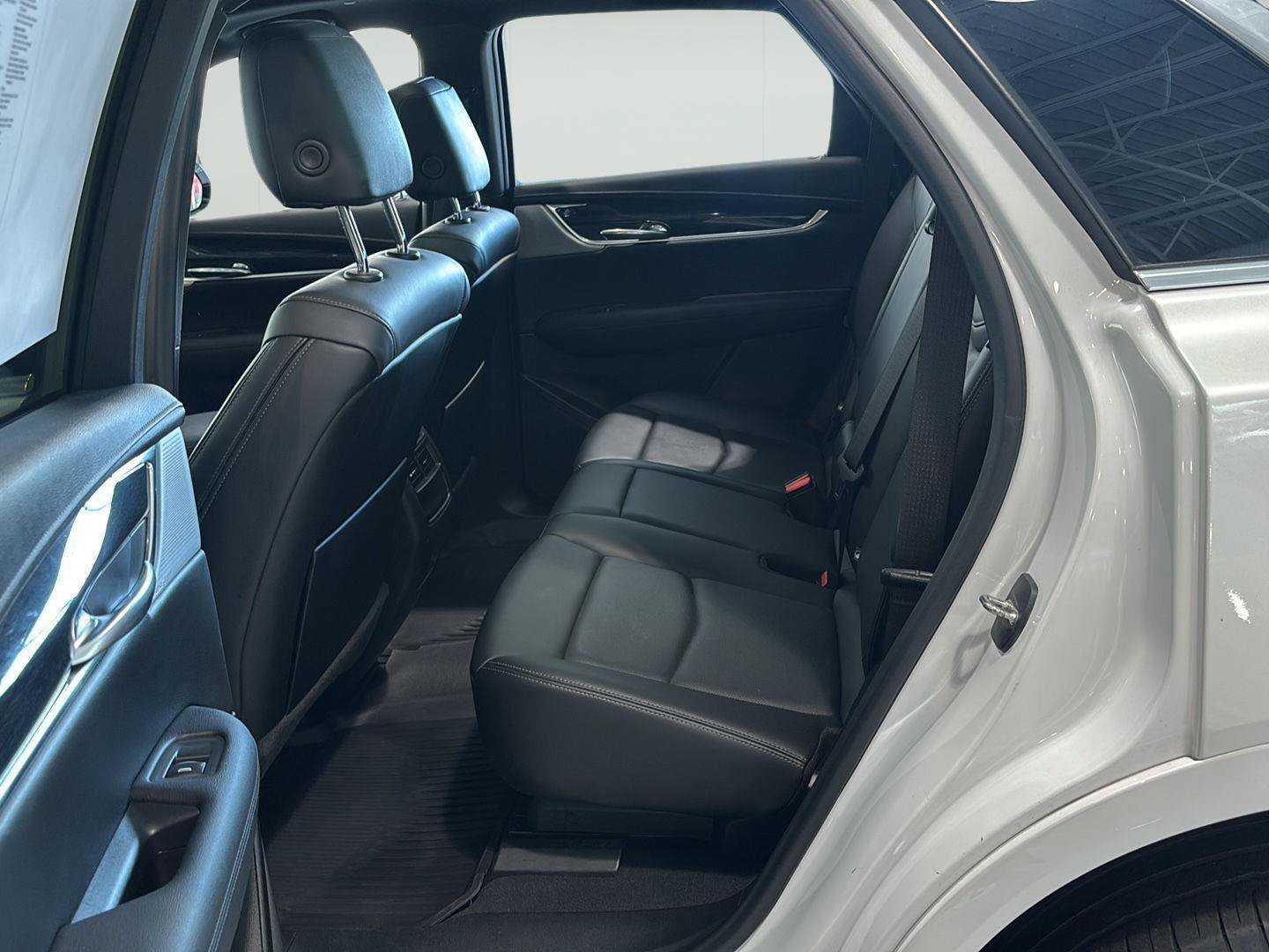 Certified 2022 Cadillac XT5 Premium Luxury w/ LPO, Floor Liner Package AWD/4WD image 19