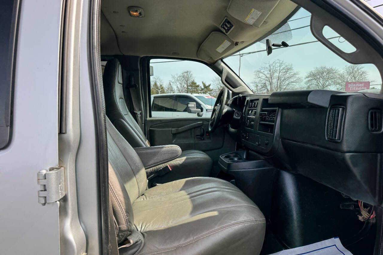 Used 2016 Chevrolet Express 3500 LS image 12