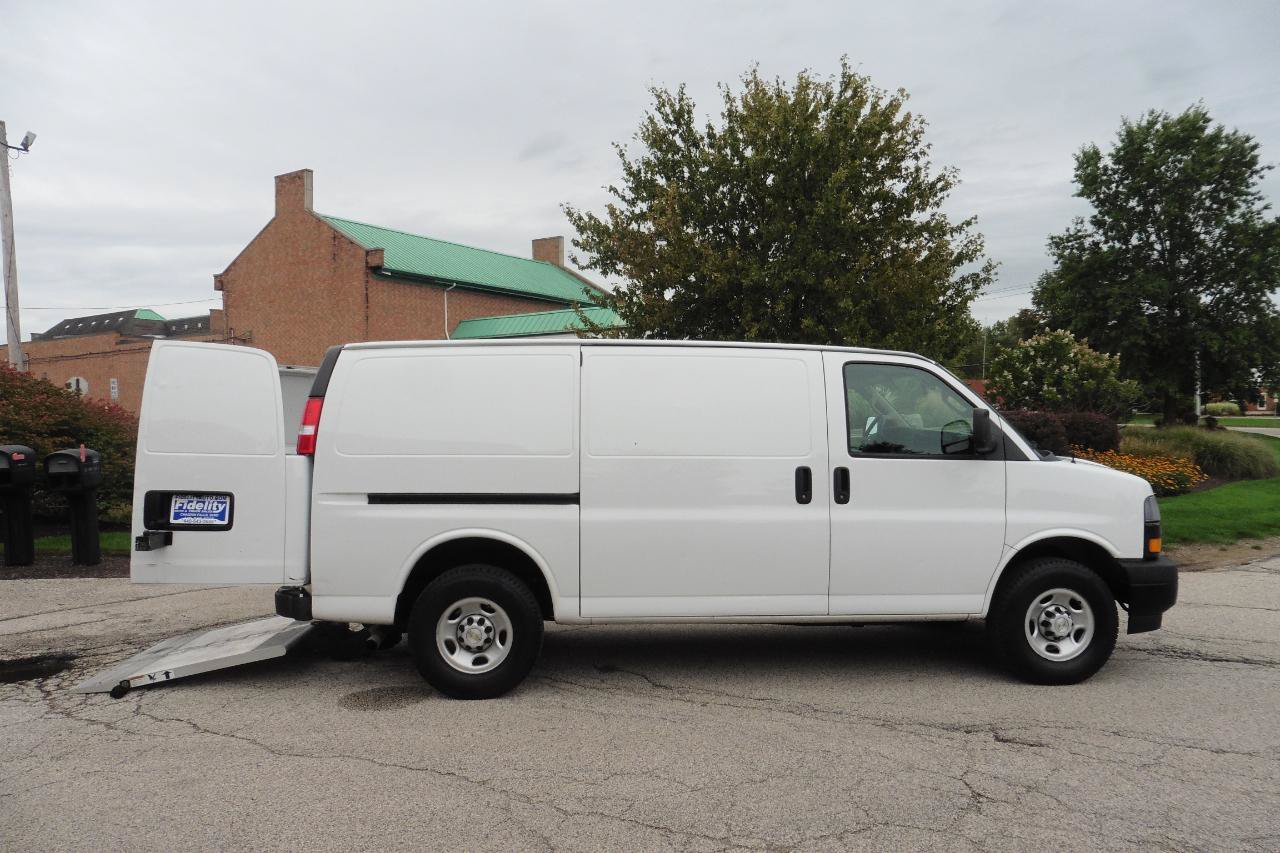 Used 2022 Chevrolet Express 3500 w/ Driver Convenience Package RWD image 28