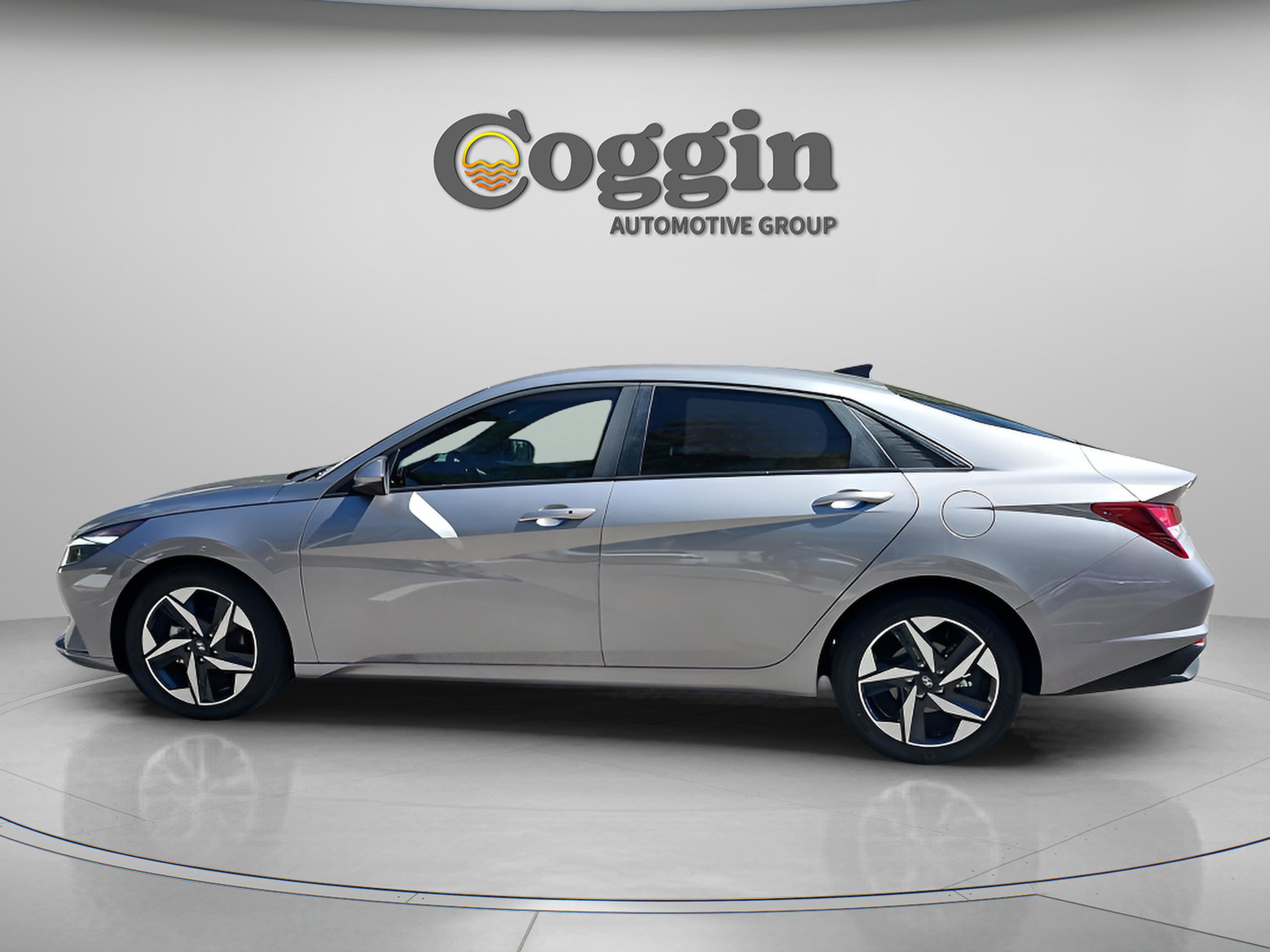 Used 2023 Hyundai Elantra SEL w/ Convenience Package image 3