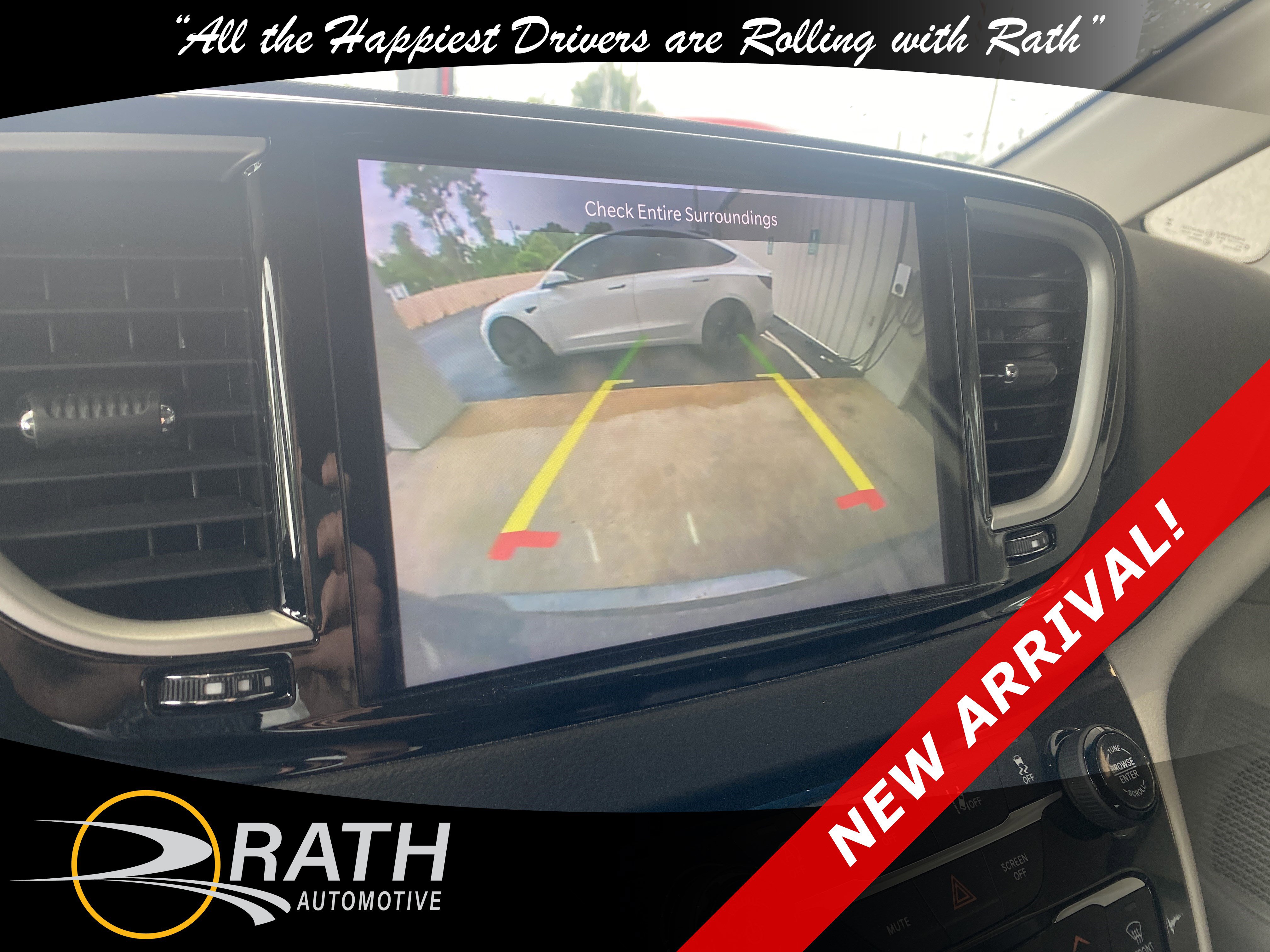 Used 2023 Chrysler Pacifica Touring-L FWD image 15