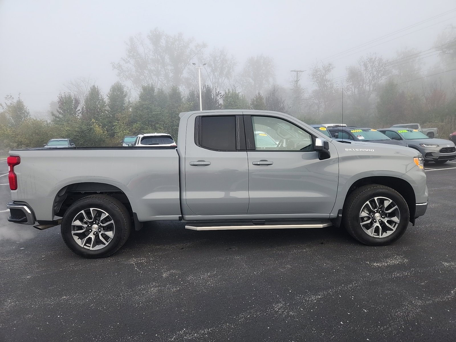 Used 2024 Chevrolet Silverado 1500 LT AWD/4WD image 6