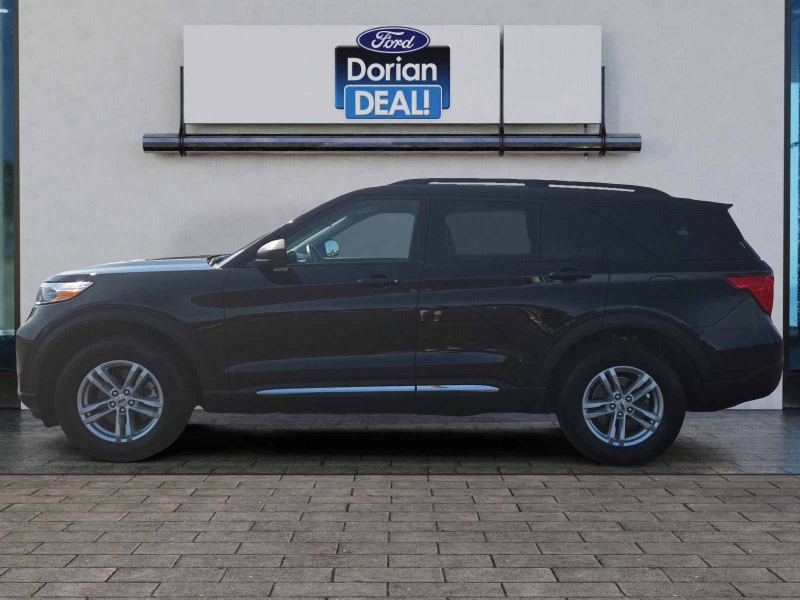Certified 2023 Ford Explorer XLT w/ Equipment Group 202A AWD/4WD image 6