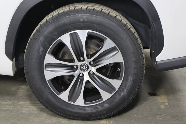 Used 2022 Toyota Highlander XLE FWD image 39