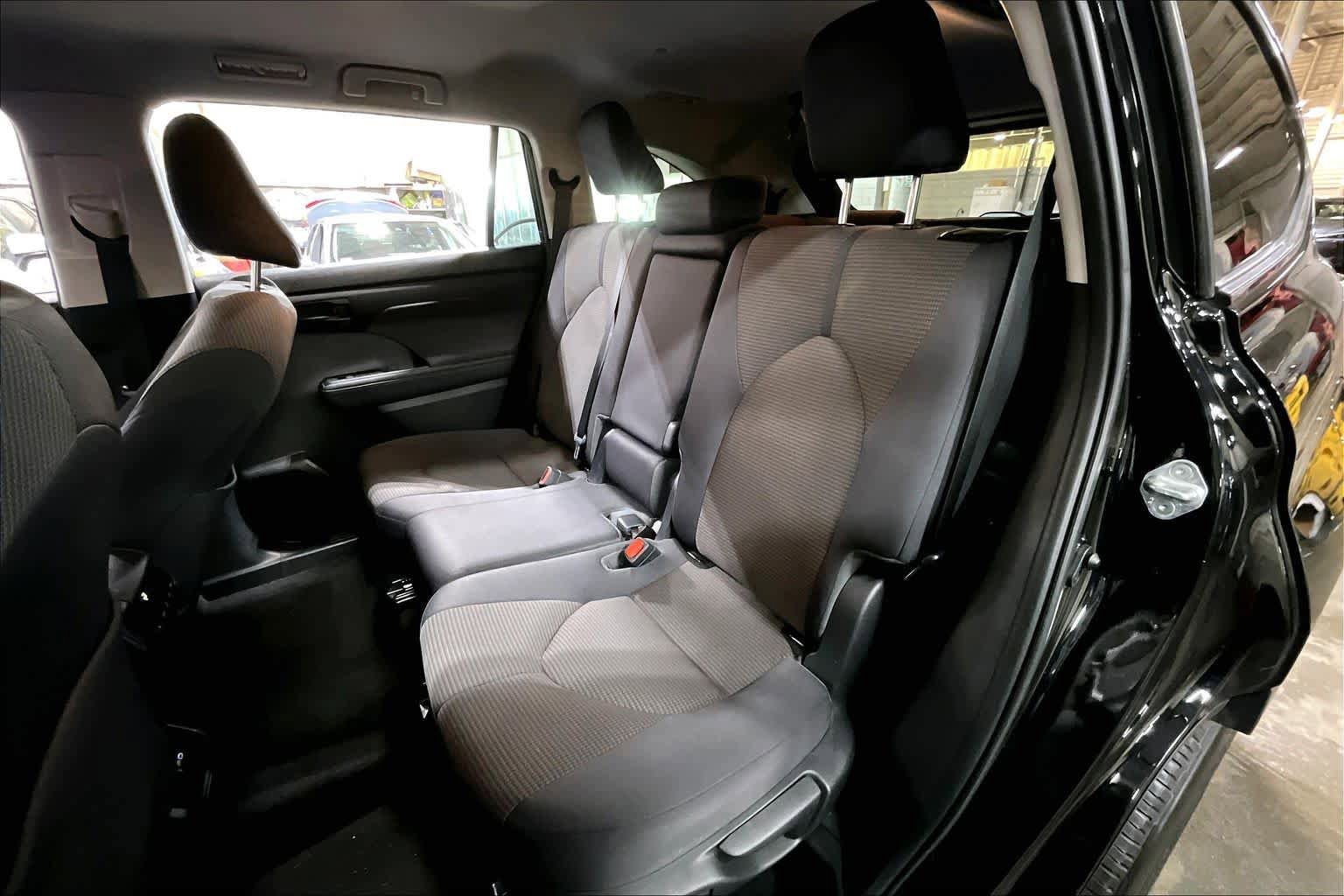 Used 2023 Toyota Highlander L AWD/4WD image 21