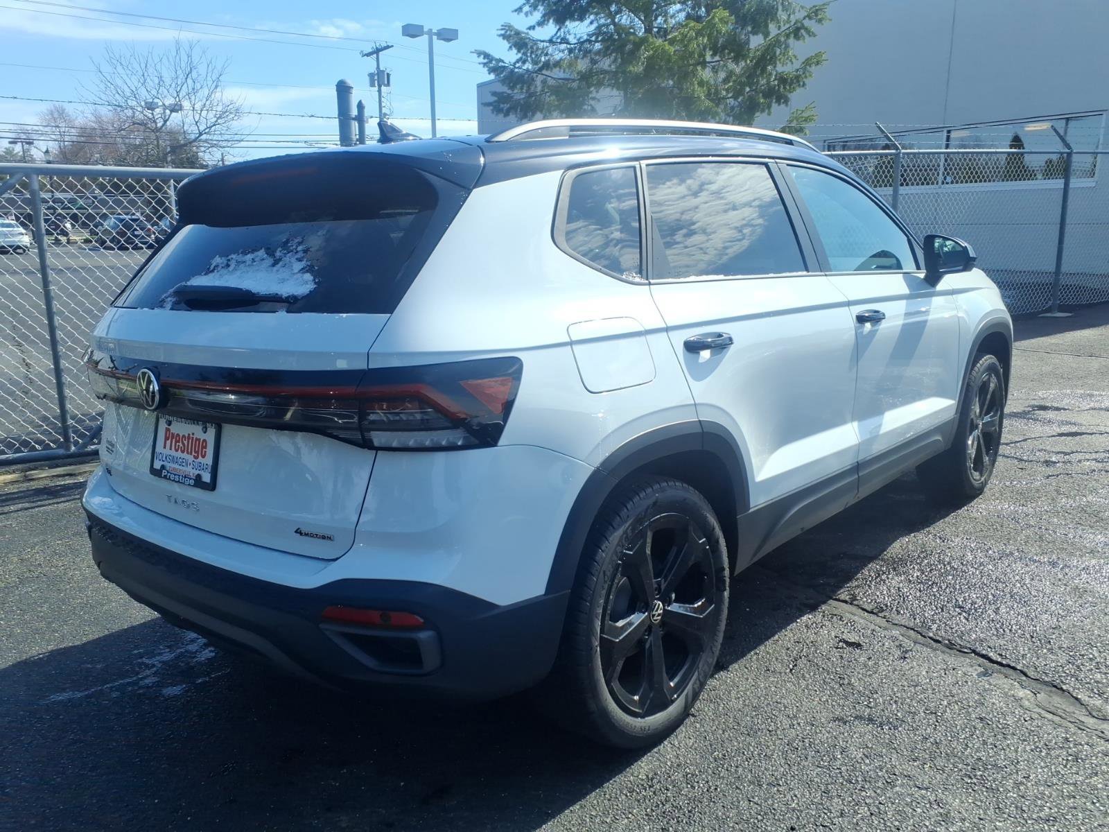 New 2026 Volkswagen Taos SE AWD/4WD image 2