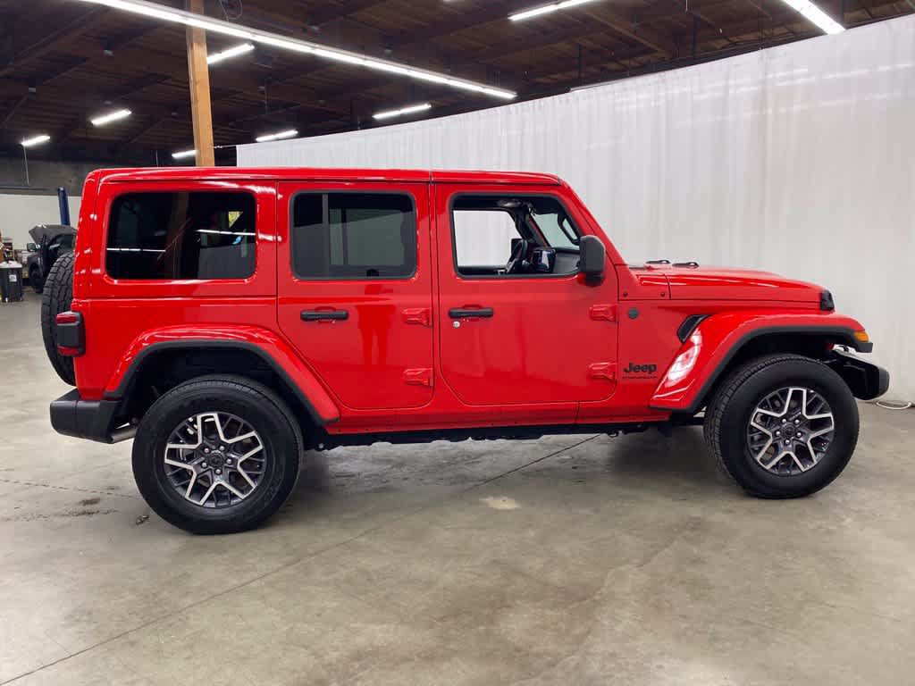 Used 2025 Jeep Wrangler Unlimited Sahara AWD/4WD image 7