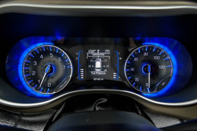 Used 2019 Chrysler Pacifica Touring-L FWD image 19