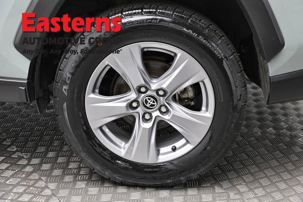 Used 2022 Toyota RAV4 XLE AWD/4WD image 8