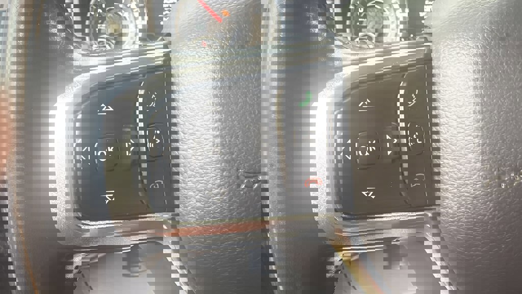 Used 2019 RAM 1500 Laramie image 15