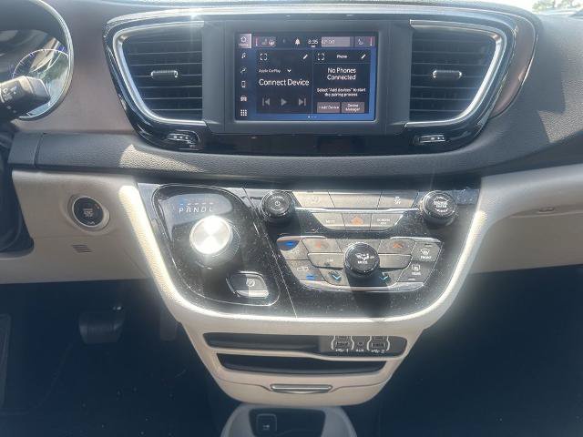 Used 2022 Chrysler Voyager LX FWD image 25
