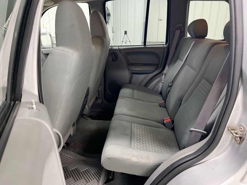 Used 2005 Jeep Liberty Sport AWD/4WD image 20