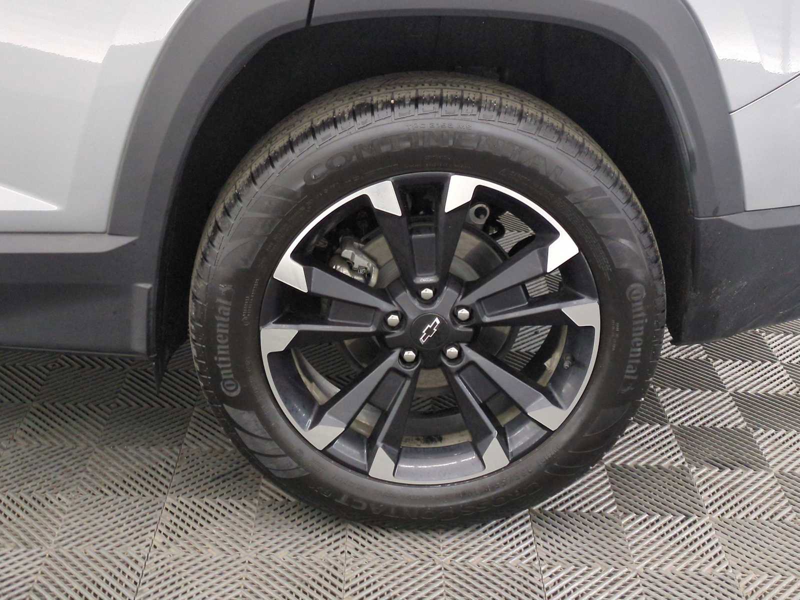 Used 2025 Chevrolet Equinox RS w/ Safety and Technology Package image 12