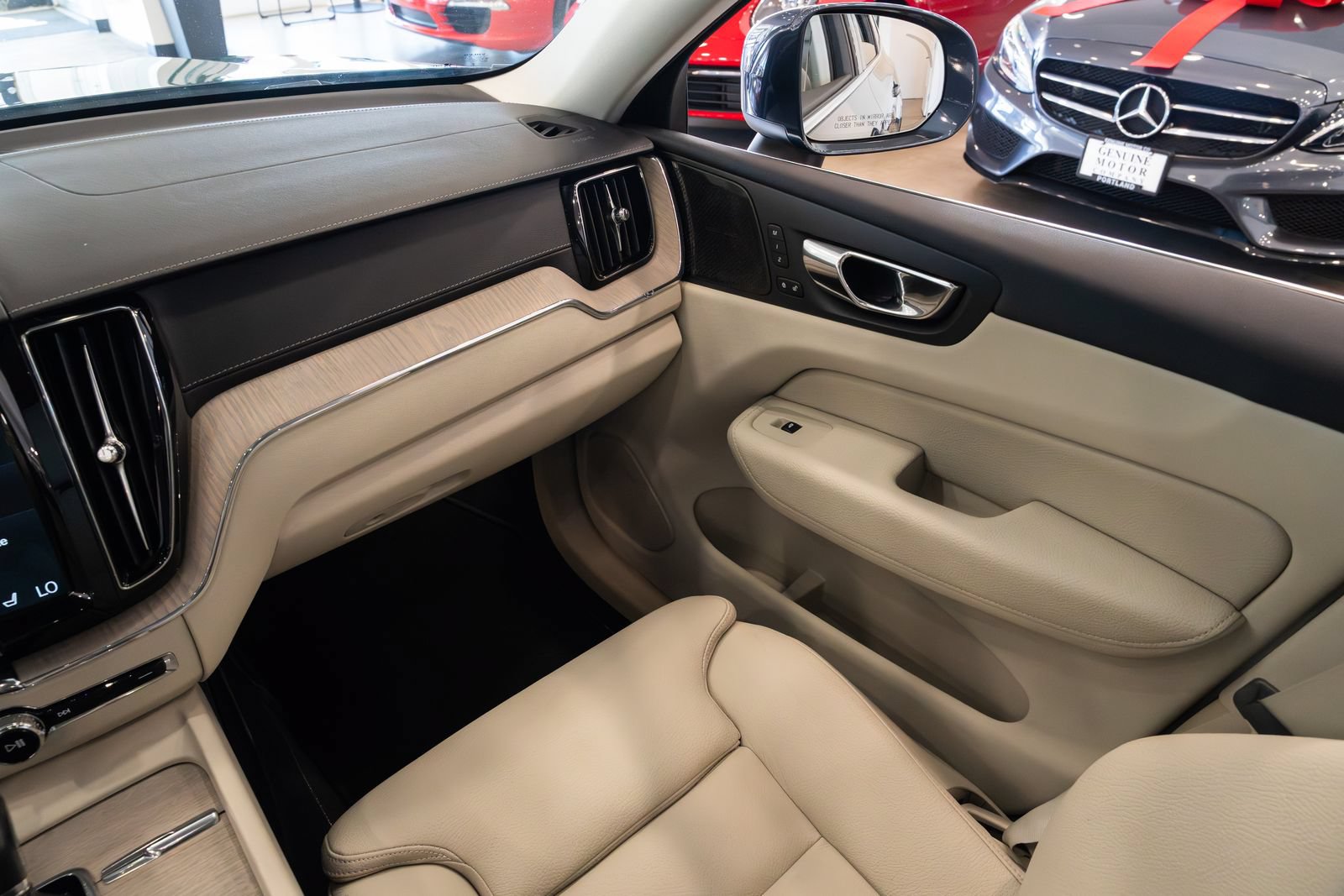 Used 2019 Volvo XC60 T5 Inscription AWD/4WD image 11