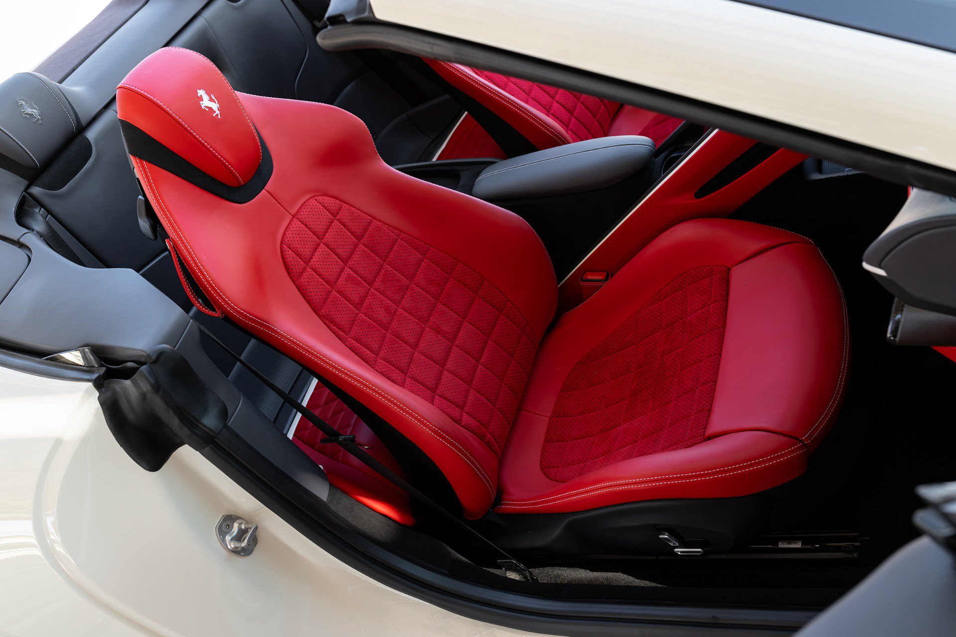 Used 2025 Ferrari Roma Spider RWD image 79