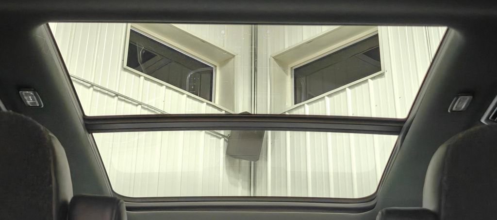 Used 2021 Chevrolet Tahoe LT w/ LT Signature Package image 11