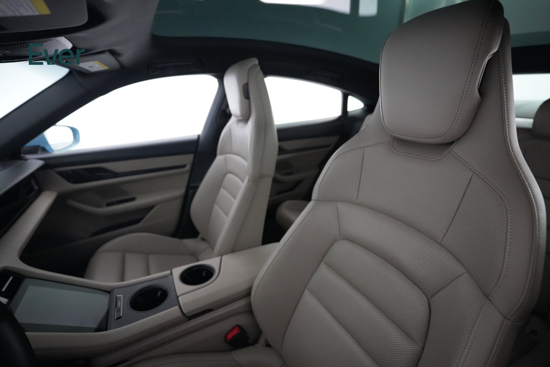 Used 2023 Porsche Taycan RWD image 4