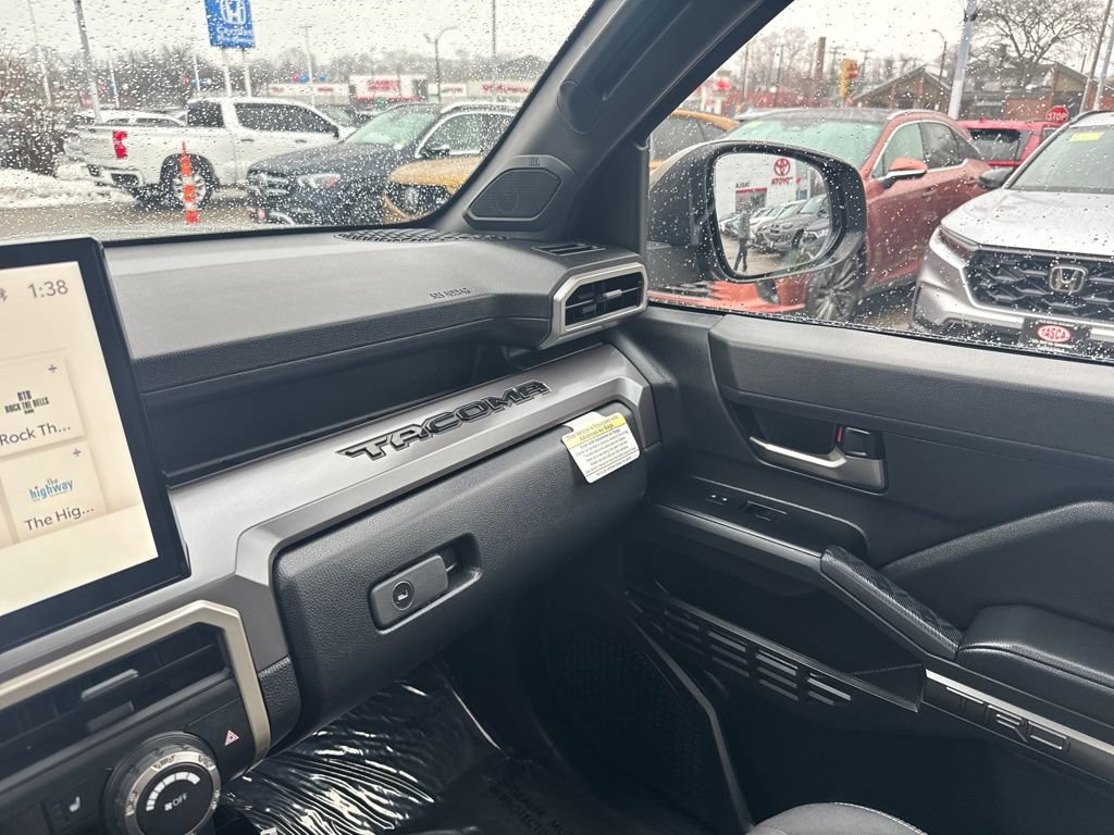 Used 2025 Toyota Tacoma TRD Off-Road image 26