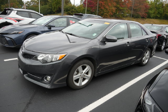 Used 2012 Toyota Camry SE FWD image 10