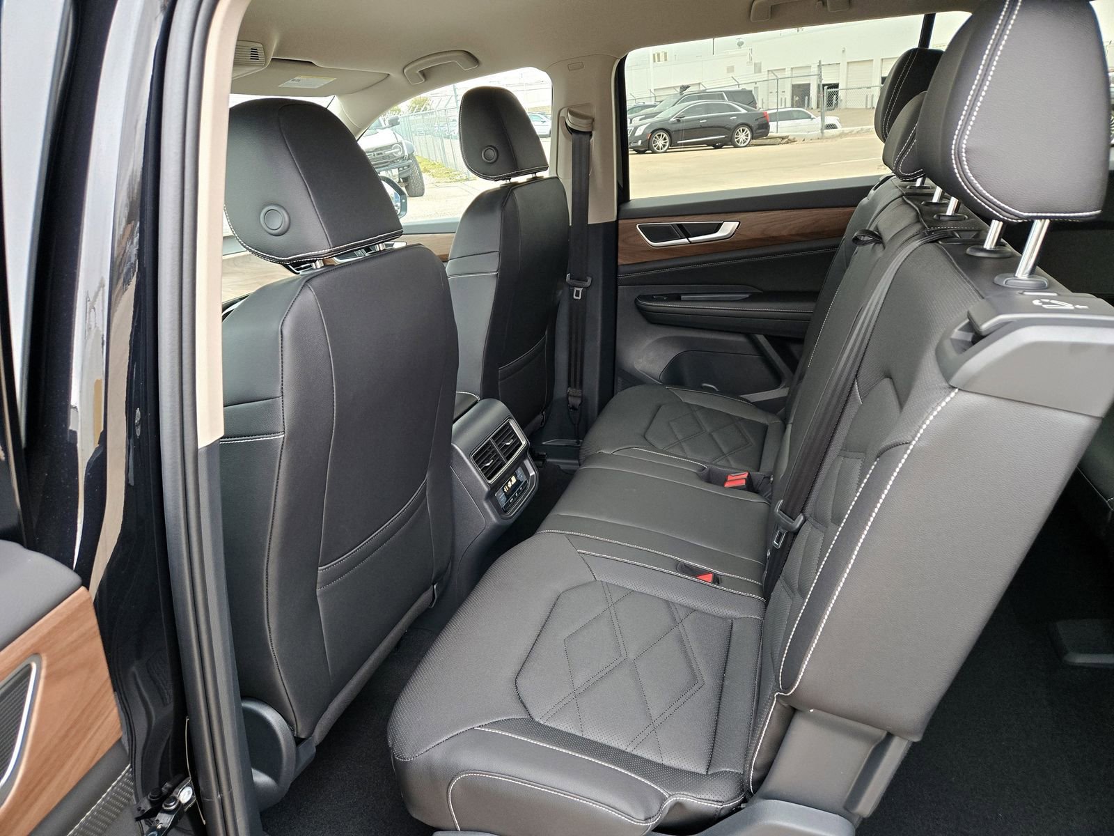 New 2026 Volkswagen Atlas SE image 17