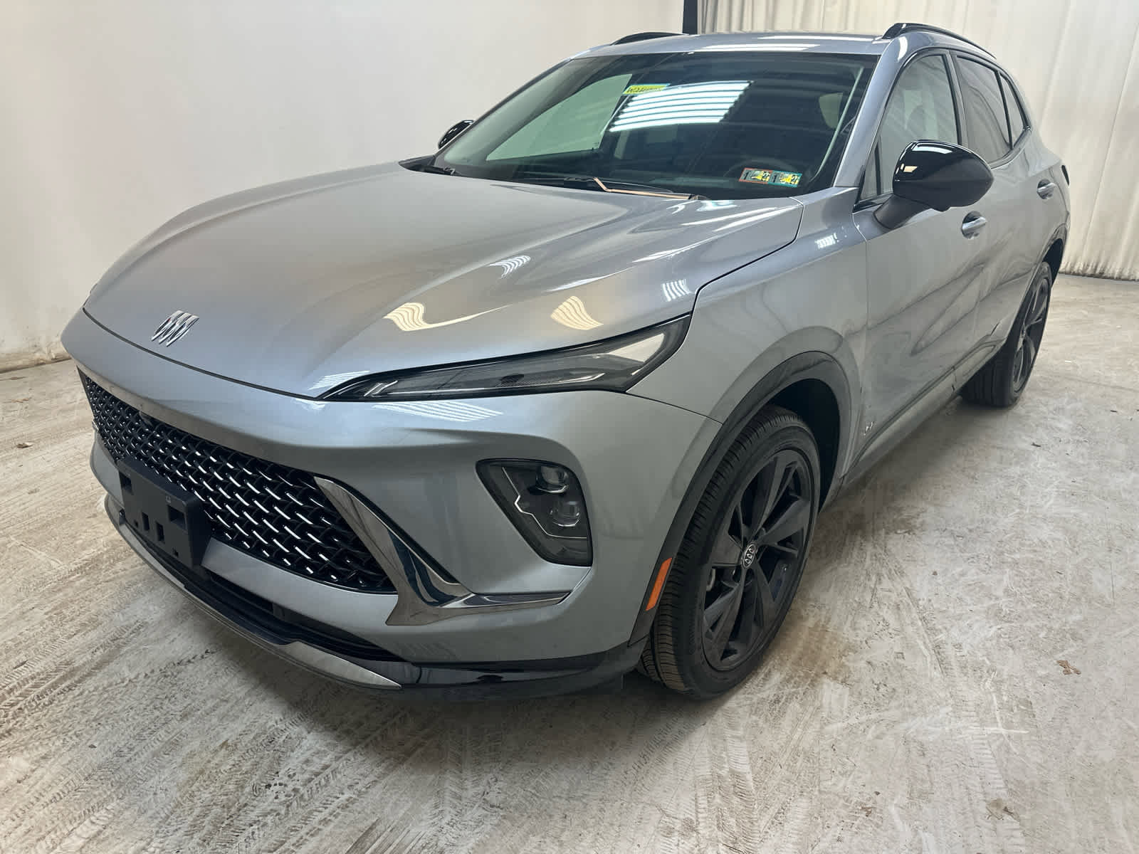 Certified 2025 Buick Envision Sport Touring image 9