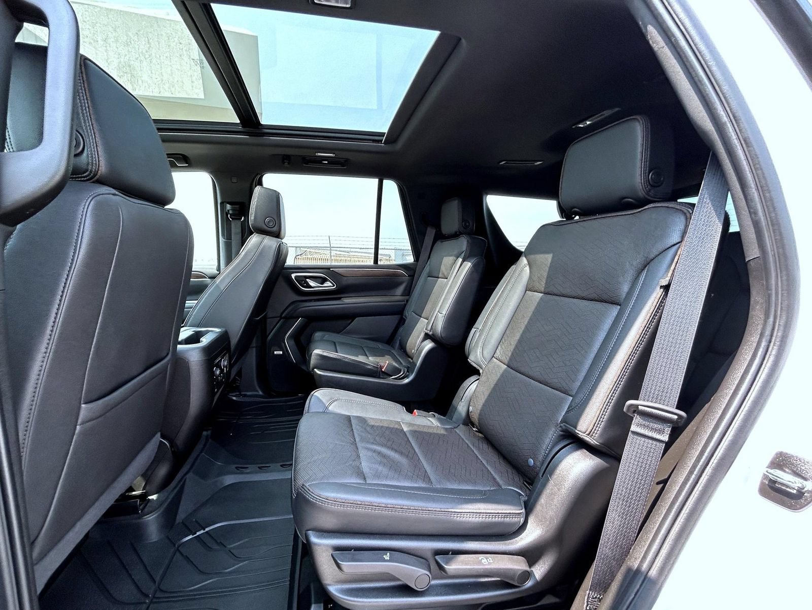 Used 2024 Chevrolet Tahoe High Country AWD/4WD image 21