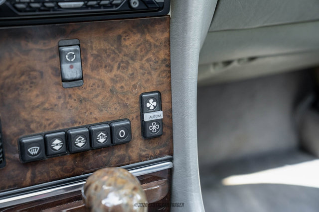 Used 1988 Mercedes-Benz 560 SL image 48