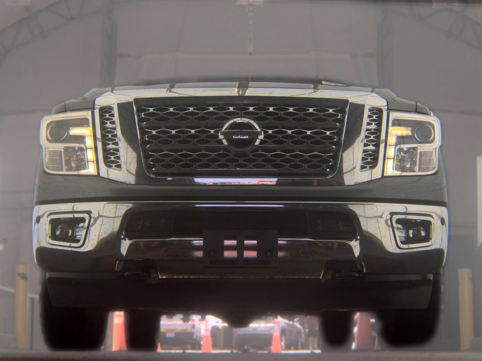 Used 2019 Nissan Titan SL w/ Chrome Package AWD/4WD image 4