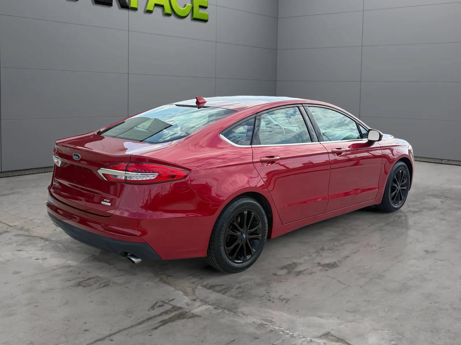 Used 2020 Ford Fusion SE FWD image 13