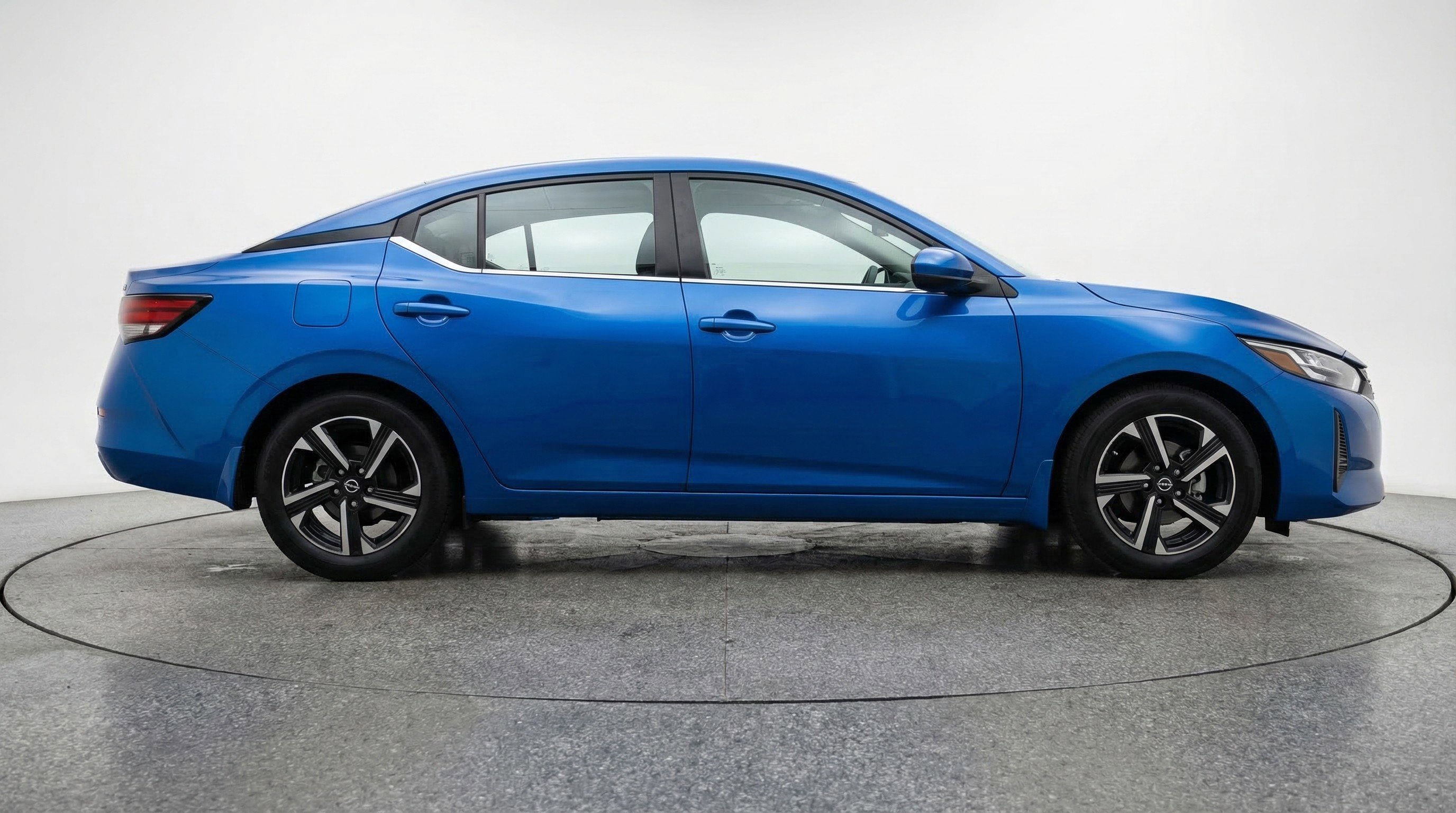 Used 2025 Nissan Sentra SV FWD image 11