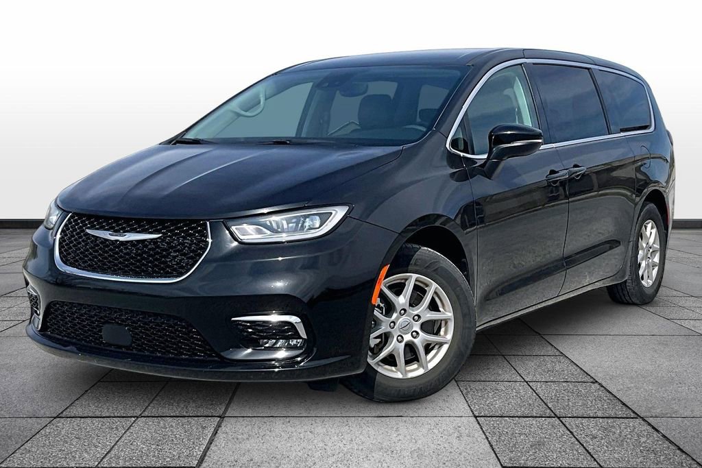 Used 2023 Chrysler Pacifica Touring-L image 1