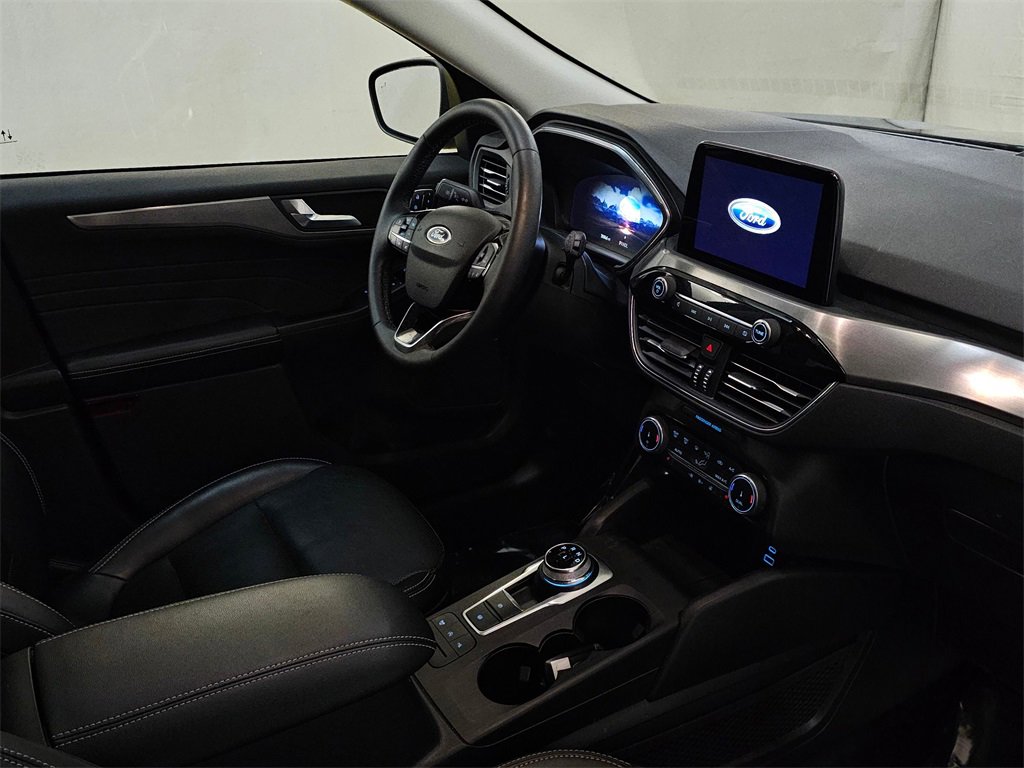 Used 2022 Ford Escape Titanium w/ Class II Trailer Tow Package image 10