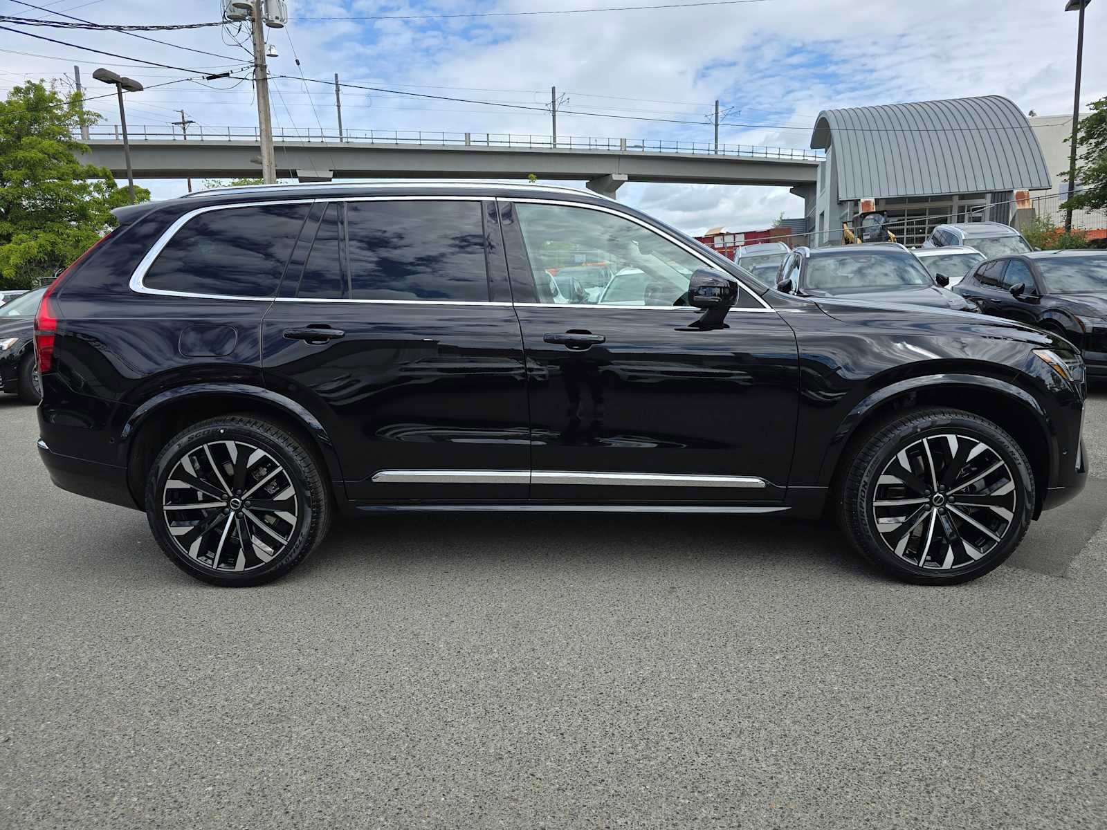 New 2026 Volvo XC90 T8 Plus w/ Protection Package AWD/4WD image 2