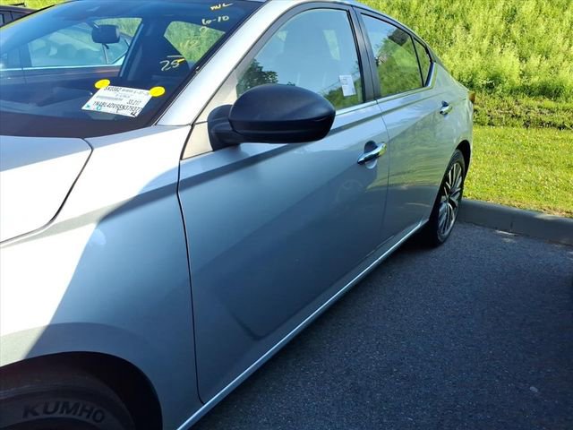Used 2025 Nissan Altima 2.5 SV FWD image 5