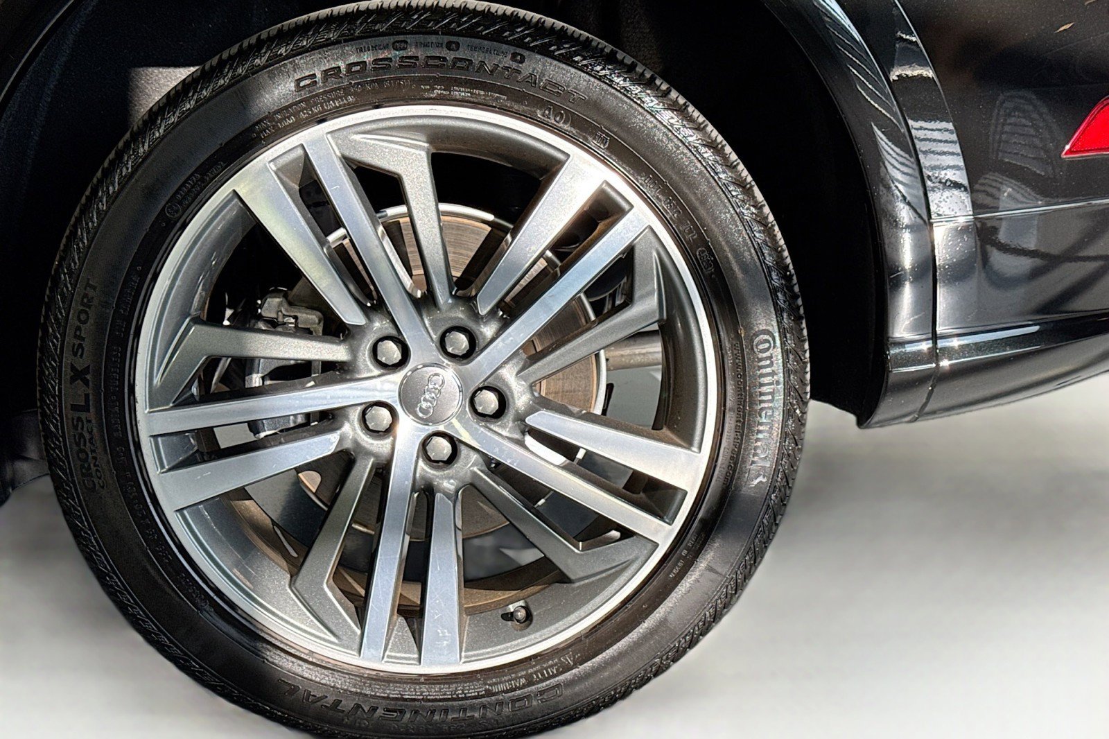 Used 2020 Audi Q5 e Premium Plus w/ Premium Plus Package image 30