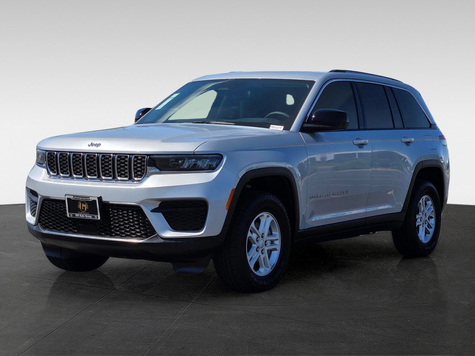 Used 2023 Jeep Grand Cherokee Laredo AWD/4WD image 8