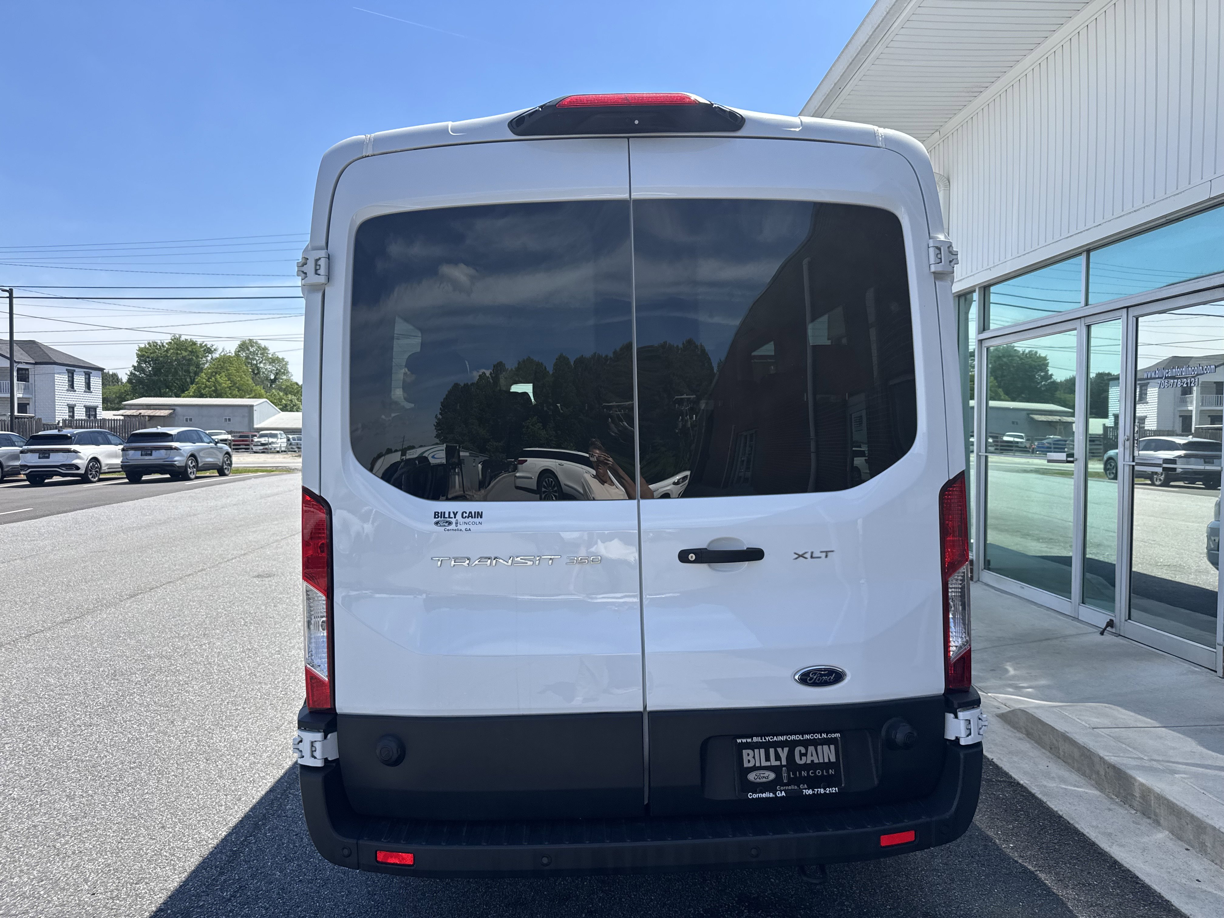 Used 2024 Ford Transit 350 XLT RWD image 3
