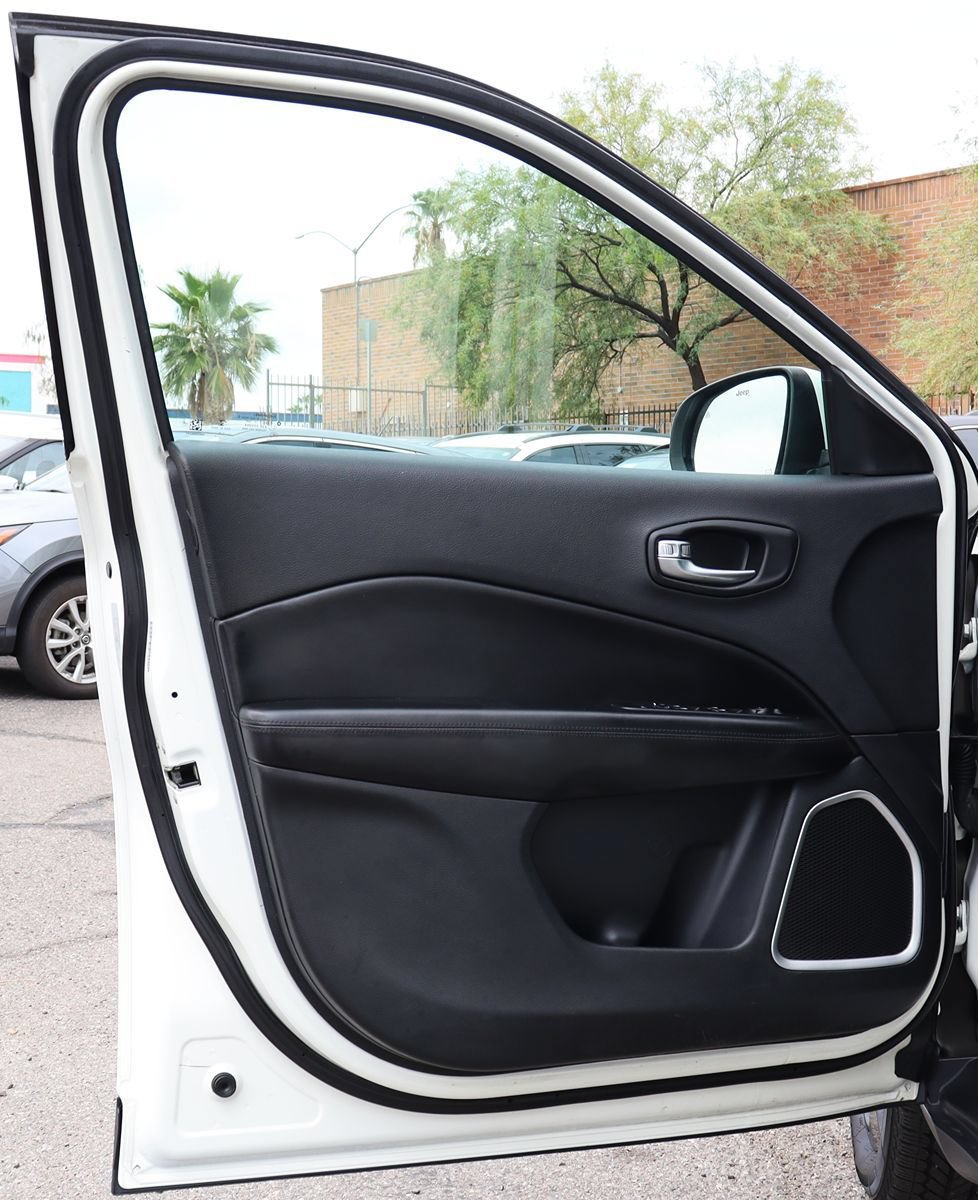 Used 2019 Jeep Compass Latitude FWD image 36