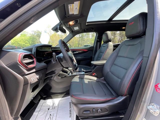 Used 2025 Chevrolet TrailBlazer RS w/ Convenience Package FWD image 19
