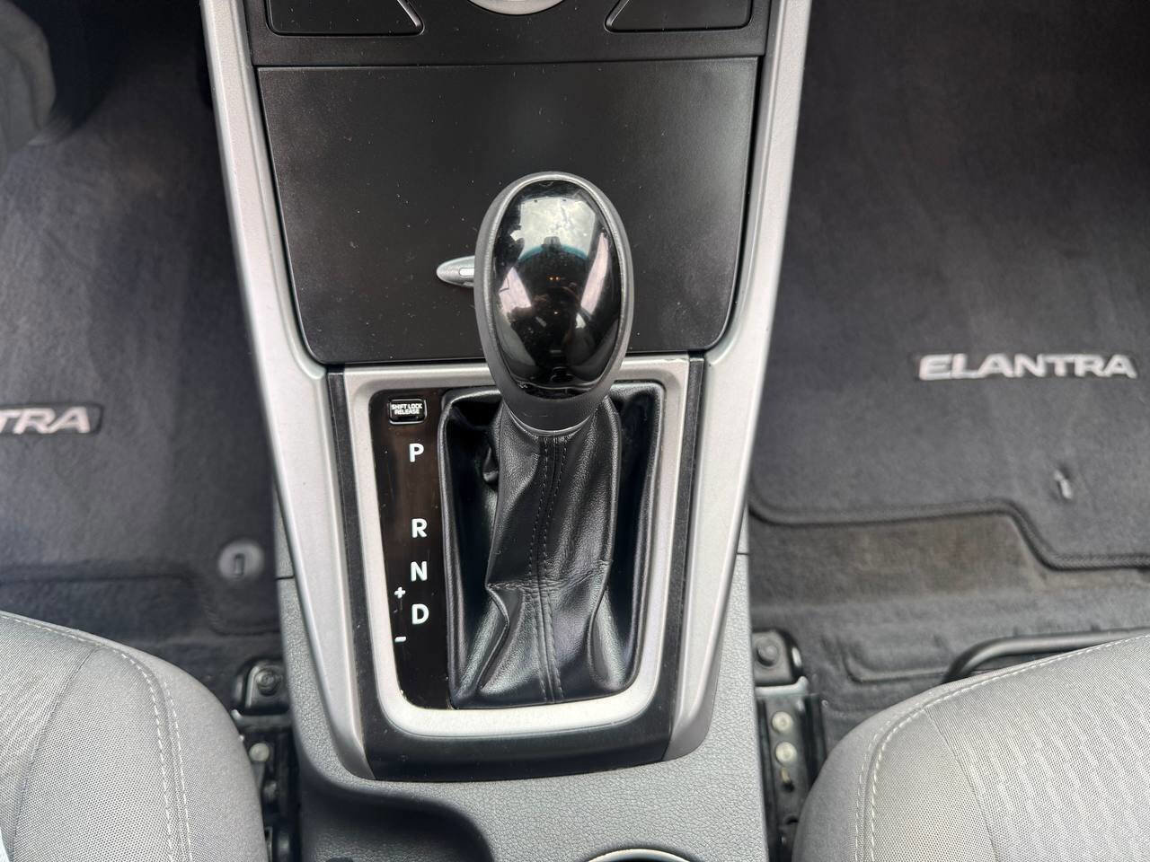 Used 2015 Hyundai Elantra SE w/ Option Group 02 FWD image 20