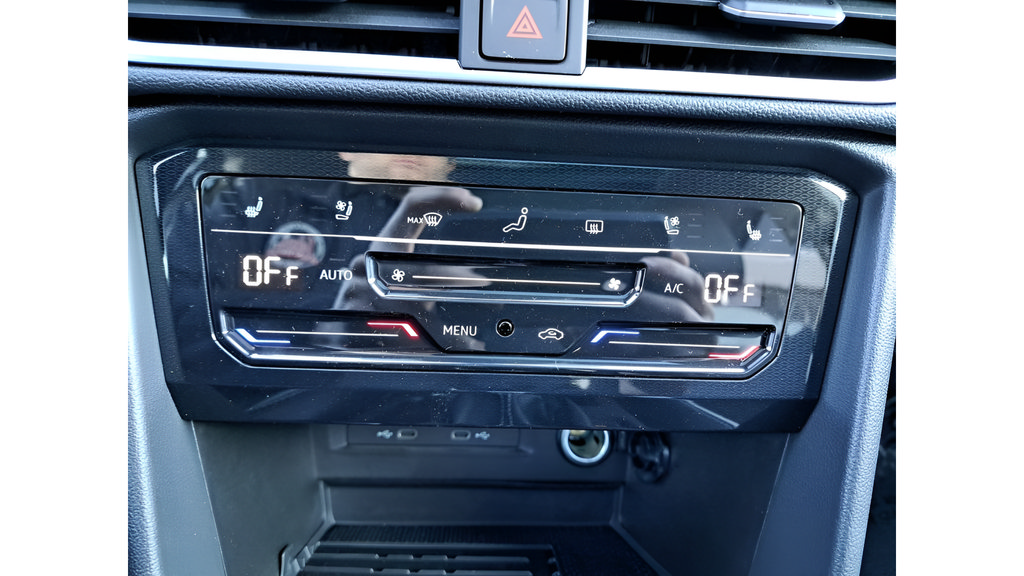 New 2025 Volkswagen Taos SEL AWD/4WD image 24