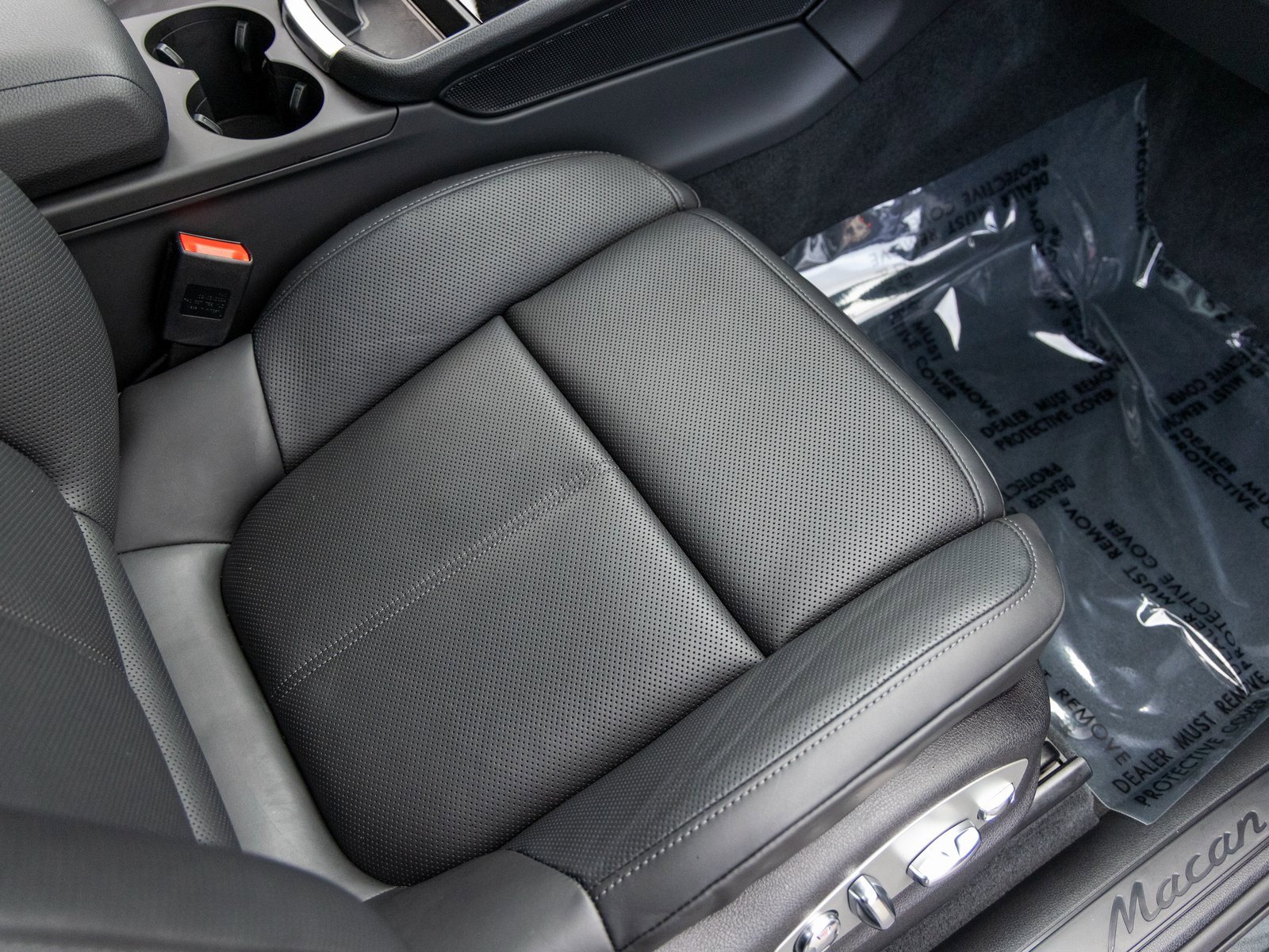 Certified 2025 Porsche Macan image 49